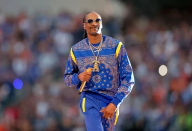 How to Style in Snoop Dogg Bandana Tracksuit From Super Bowl-min