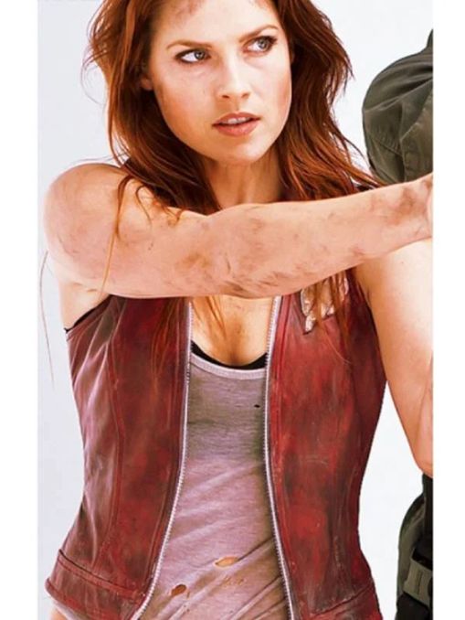Resident Evil: The Final Chapter Resident Evil: The Final Chapter Claire  Redfield (Ali Larter) Movie Costumes original movie costume