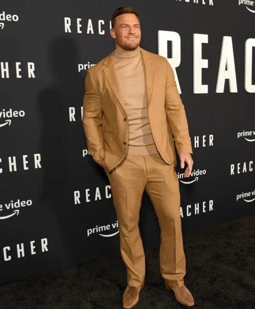 Reacher S01 Jack Reacher Brown Blazer closeup